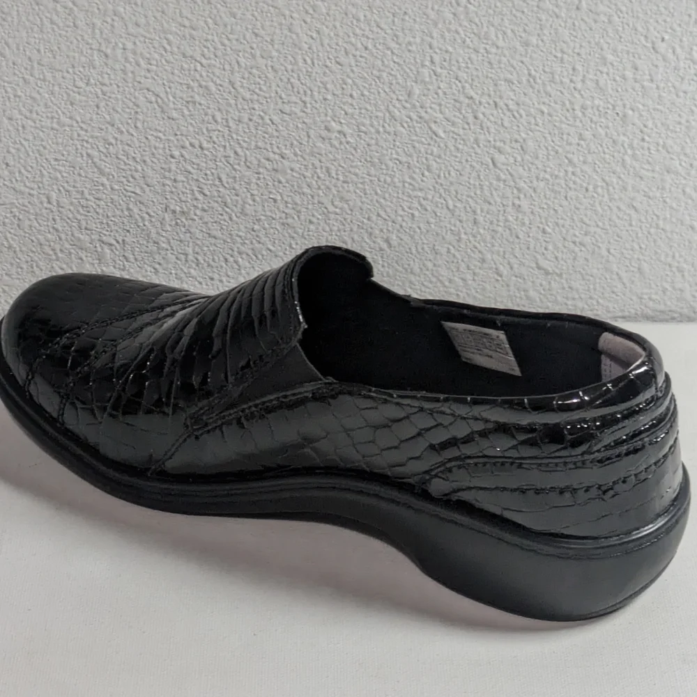 Aravon DANIELLE-AR Women's NEW Slip-on Flats Black Leather Sz 7 2E Crocodile - Picture 6 of 10